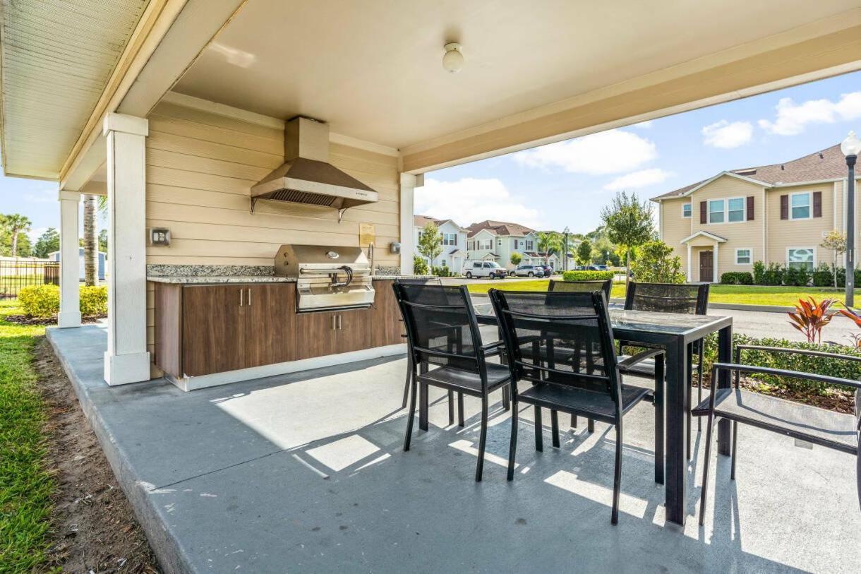 Holiday home Modern Townhome 5 Miles To - 3 Bd 2 Baths 8968 *