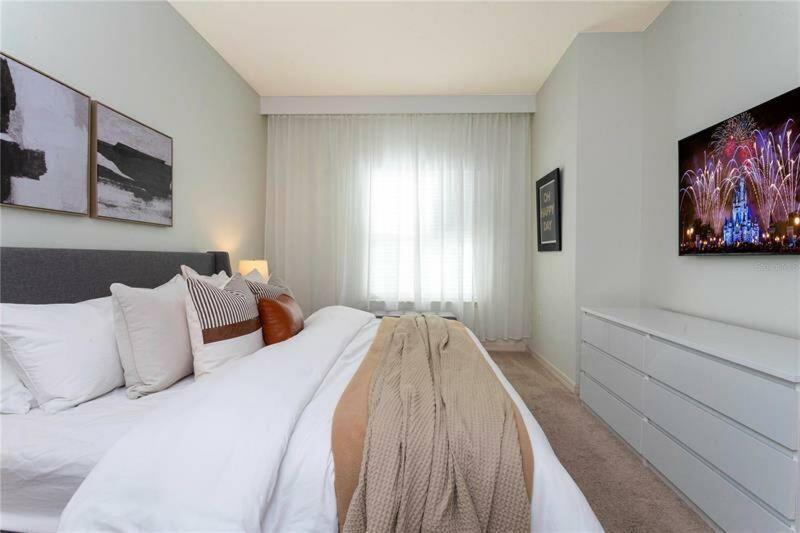 Modern Townhome 5 Miles To - 3 Bd 2 Baths 8968