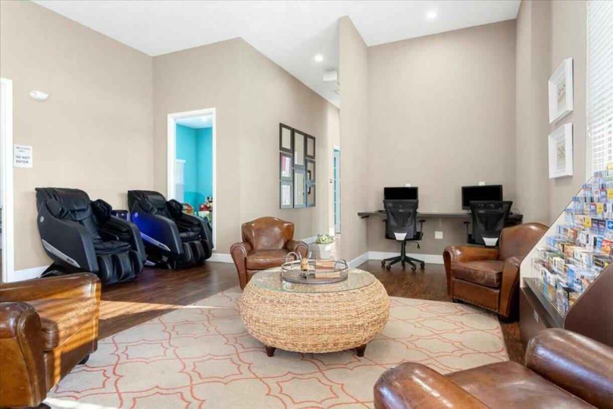 Modern Townhome 5 Miles To - 3 Bd 2 Baths 8968